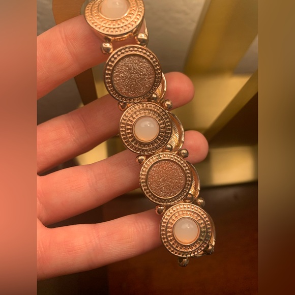 ⭐️Stretch rose gold bracelet. - Picture 3 of 8